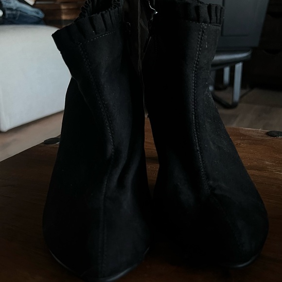 Aerosole Ruffled Booties - Picture 10 of 11